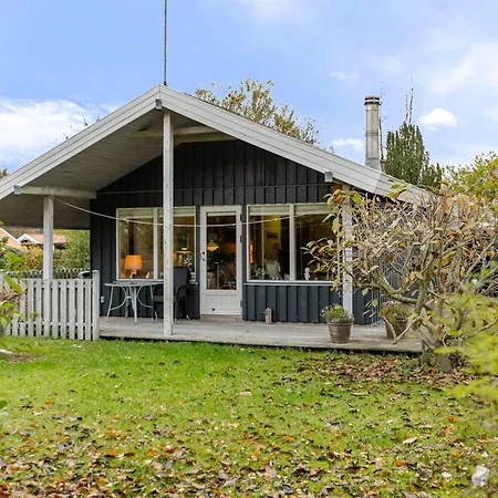 Semesterbostad Mika - 300m From The Sea By Interhome *