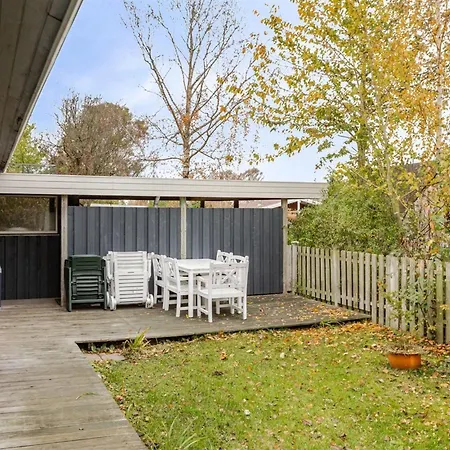 Semesterbostad Mika - 300m From The Sea By Interhome